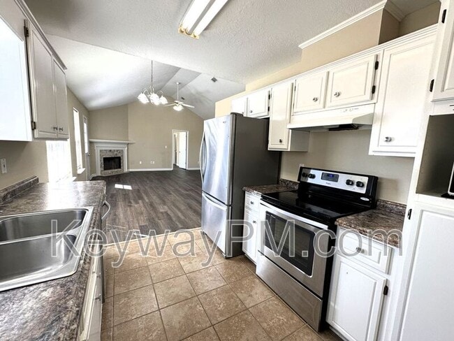 Building Photo - 221 Taylor Cir