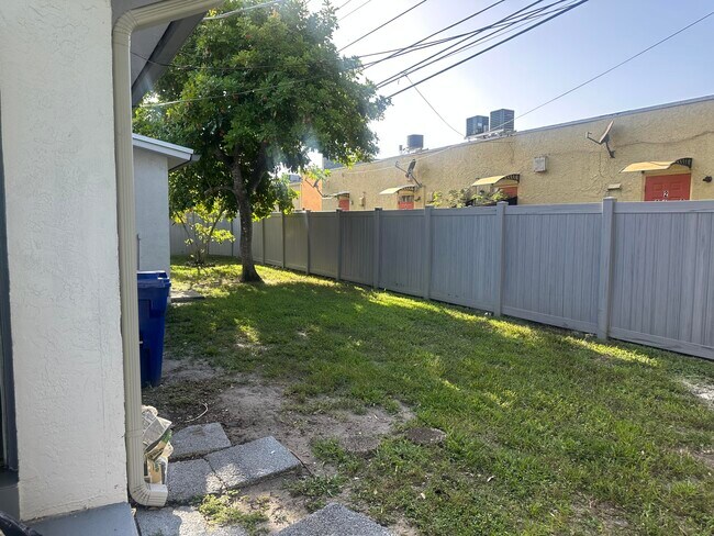 Building Photo - 6109 SW 30th St