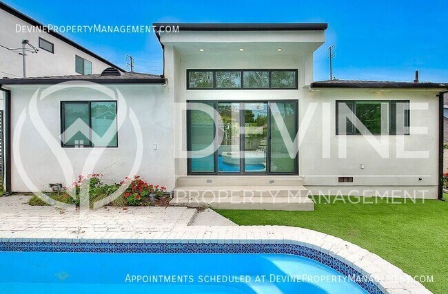 Building Photo - 3026 Greenfield Ave