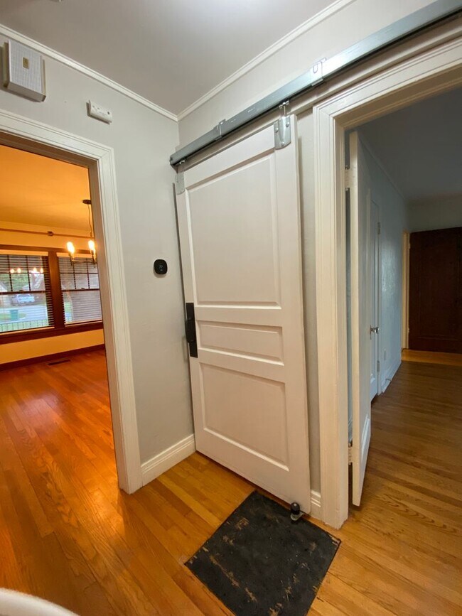 Building Photo - 2 Bedroom 2 Bathroom plus Bonus Room with ALL Appliances Included
