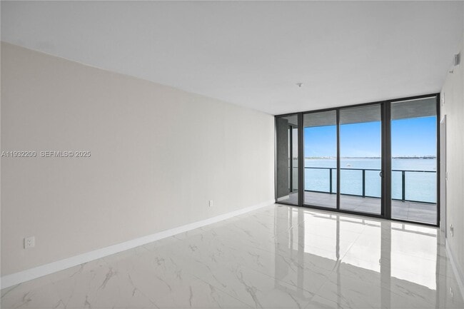 Building Photo - 700 NE 24th St