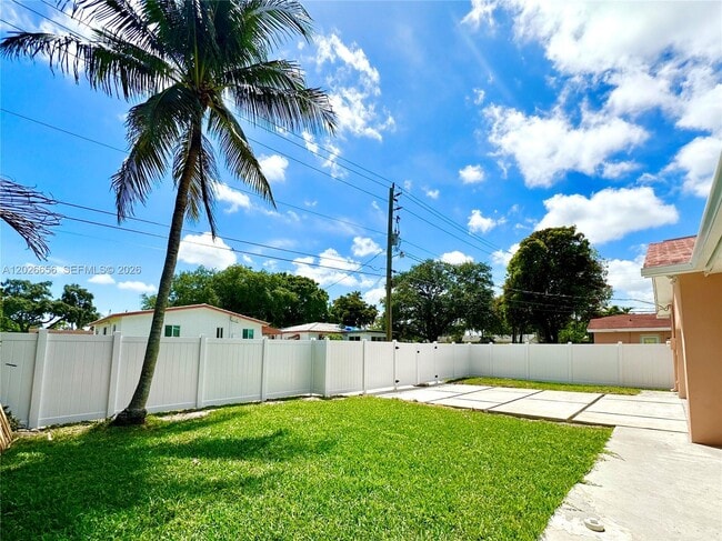 Building Photo - 206 SE 3rd Pl