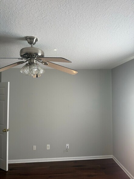 Building Photo - 1555 Harrier Dr