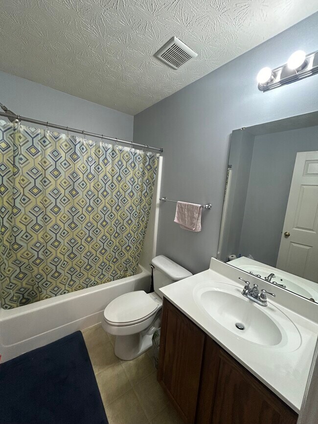 Building Photo - 1608 Michael Dr