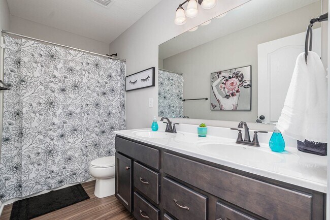 Building Photo - Brand new and fully furnished corporate executive home