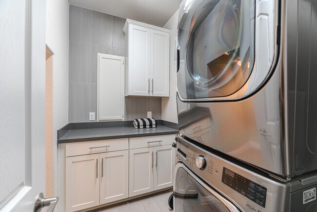 Building Photo - 6 Winter Thicket Pl