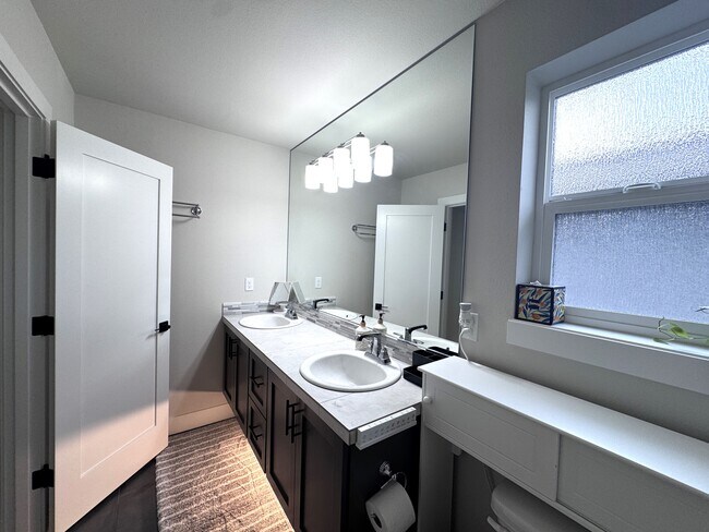 Building Photo - 4078 SE 70th Ave