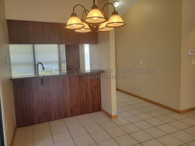 Building Photo - 2024 Sheffield Ct
