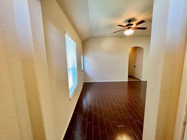 Building Photo - Luxury Duplex in New Braunfels, TX!