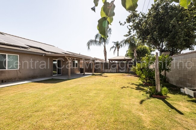 Building Photo - 4 Bedroom/2 Bath Home with Solar - $2695 p...