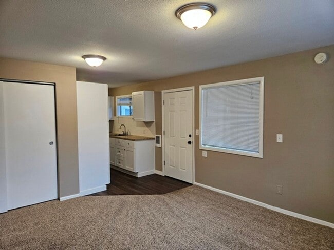 Building Photo - 1731 Wildwood Pl NE