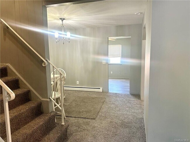 Building Photo - 210 Country Club Dr