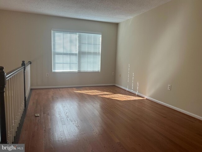 Building Photo - 407 Deerpath Ave SW