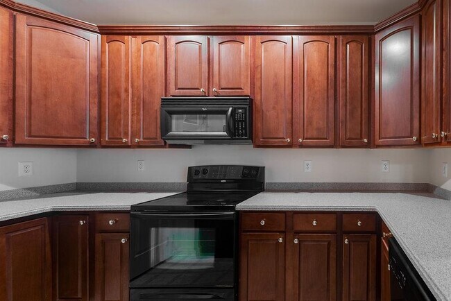 Building Photo - 6 Carpenter Ct