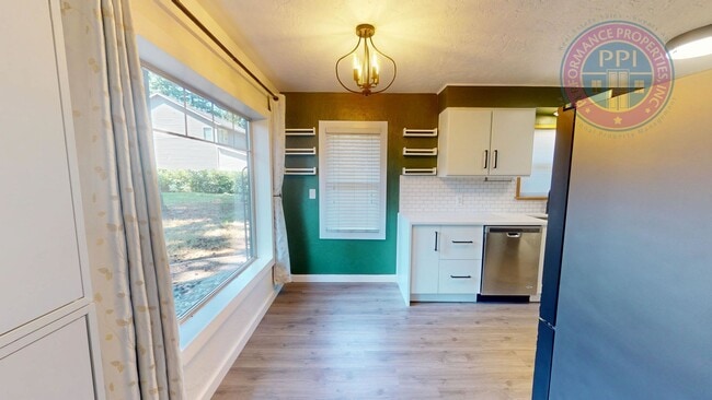 Building Photo - Newly Remodeled Home With Large Yard In Ro...