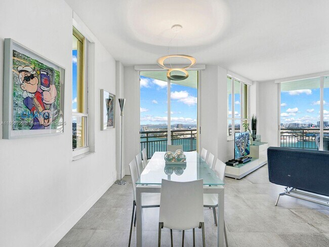 Building Photo - 888 Brickell Key Dr