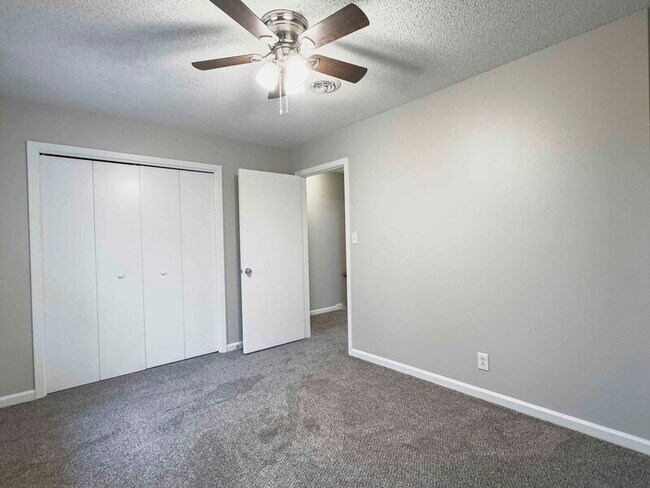 Building Photo - 610 Sango Rd