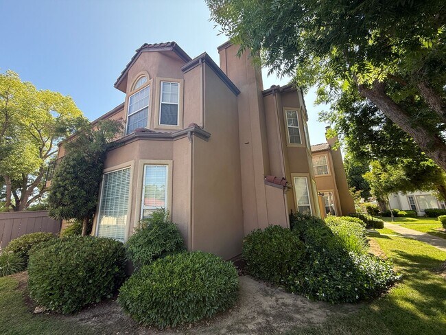 Primary Photo - Must See!! Gorgeous 2 Bedroom, 2 Bathroom ...