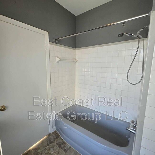 Building Photo - 5 E Lee St
