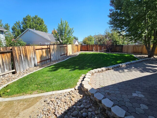 Building Photo - Rent Special $500 off 1st mo's