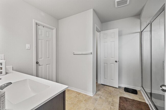 Building Photo - 15111 Longleaf Frst Dr