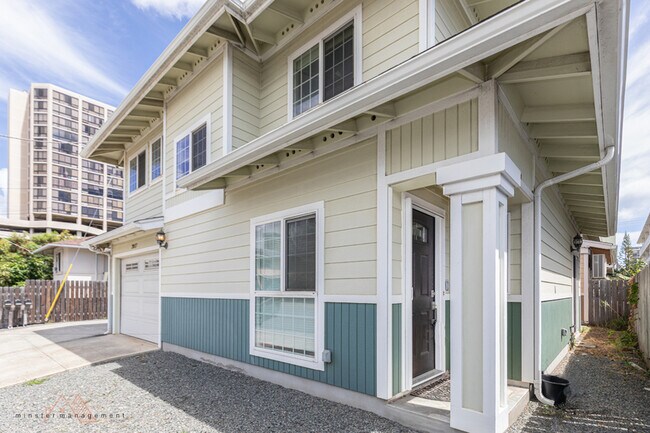 Building Photo - 2017 Fern St