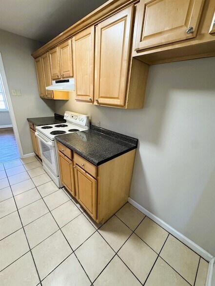 Building Photo - 1331 Colonial Rd