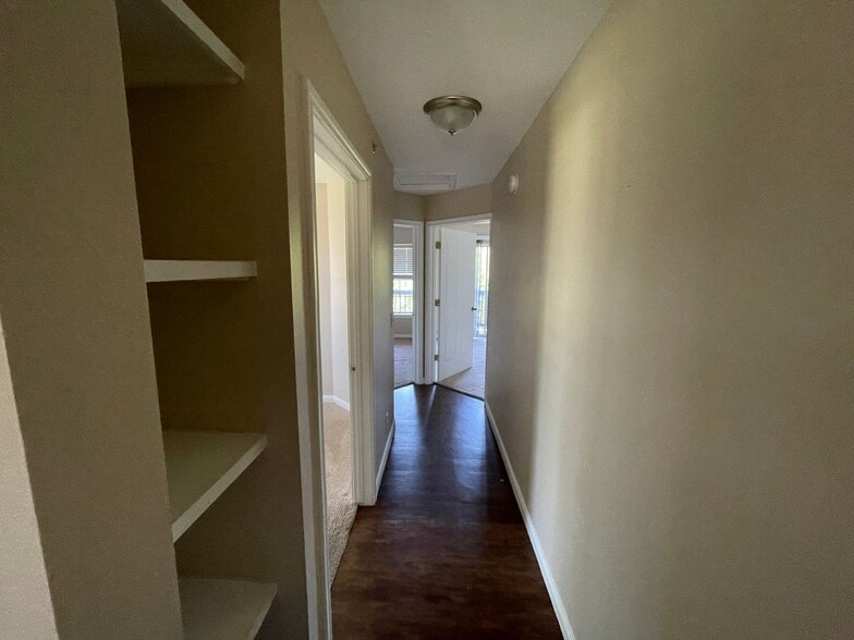 Building Photo - 413 Lion Dr