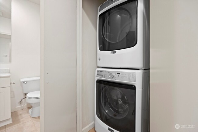 Washer Dryer - 11004 NE 11th St
