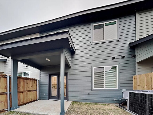 Building Photo - Modern Built Townhome with Fenced Yard – Perfectly Situated Minutes from Fort Worth & Dallas