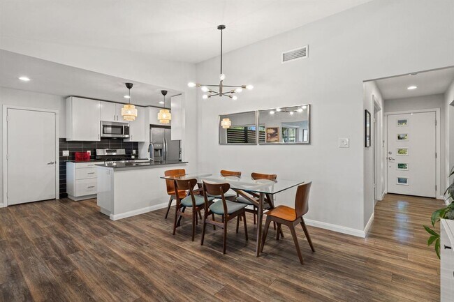 Building Photo - 314 Wood Bine Dr