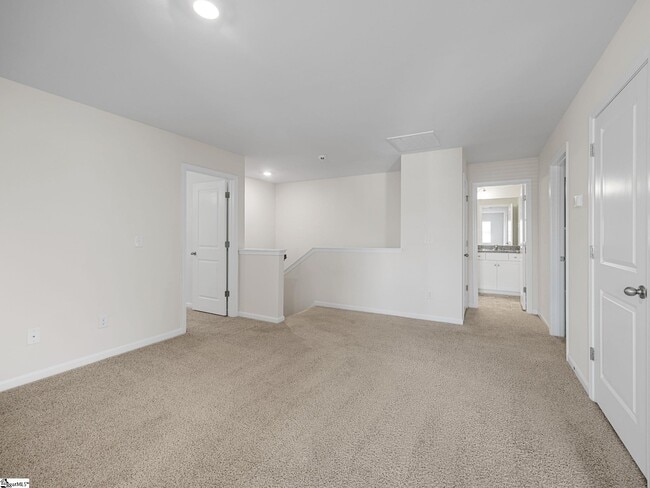 Building Photo - 211 Pollyanna Dr