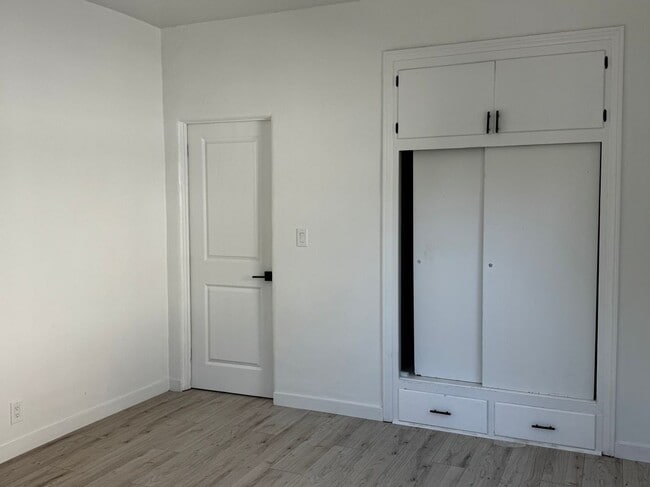 Building Photo - 123 Linda Vista Dr