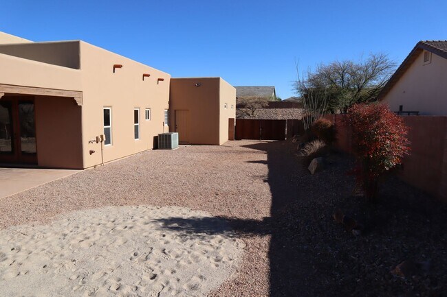 Building Photo - Your own resort! Elegant, Exclusive & Exquisite.