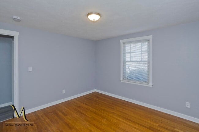 Building Photo - 3 Bedroom Single Family Home in East Forest Park Springfield, MA!