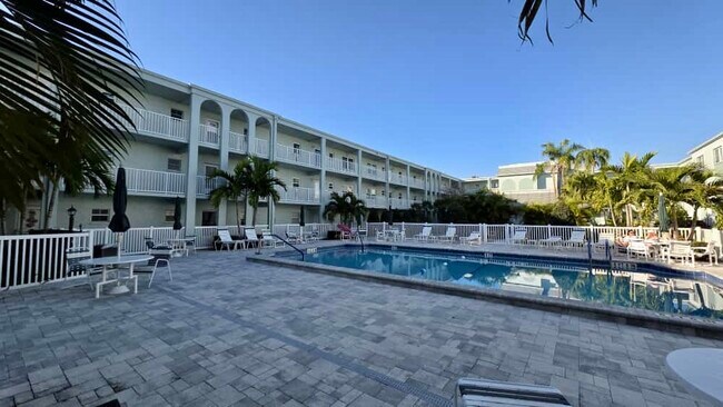 Building Photo - 701 Poinsettia Rd