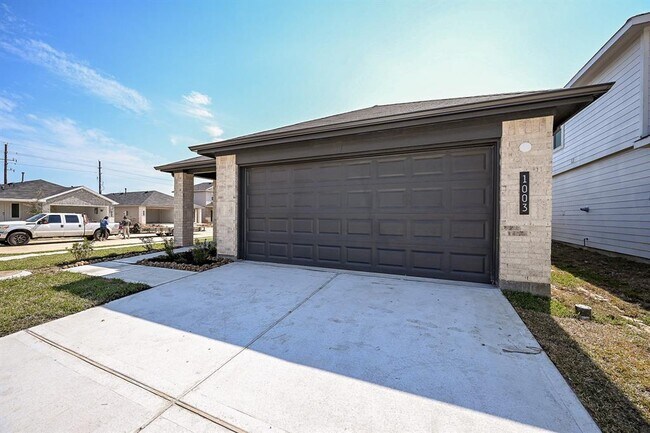 Building Photo - 1003 Maple Sunset Ct
