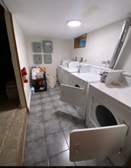 Building Photo - 148 Gore St