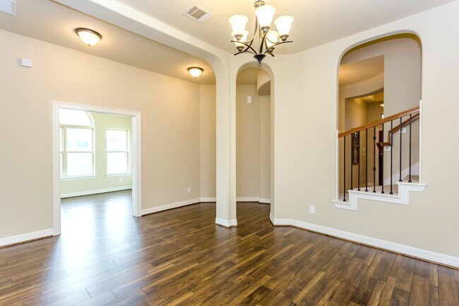 Building Photo - 6122 Garden Lakes Ln