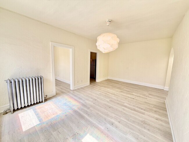 Building Photo - Gorgeous 1 Bed 1 Bath Denver Apartment in Capitol Hill! Available NOW!