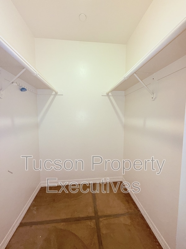 Building Photo - 1412 E 25th St