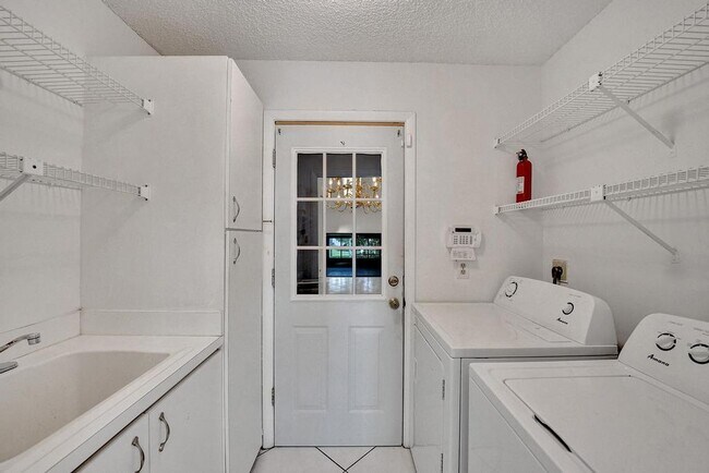 Building Photo - 8578 Eagle Run Dr