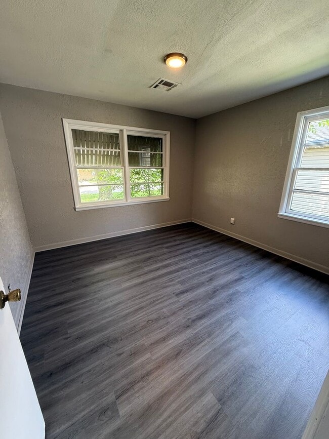 Building Photo - 4016 Marshall Dr
