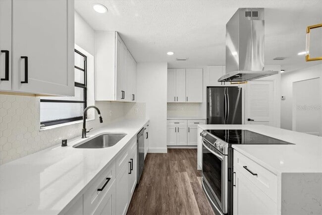 Building Photo - 11218 Creek View Dr