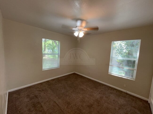 Building Photo - 2-Bedroom Duplex-1606 Duncan Ave