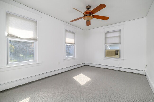 Building Photo - 231 Flax Hill Rd