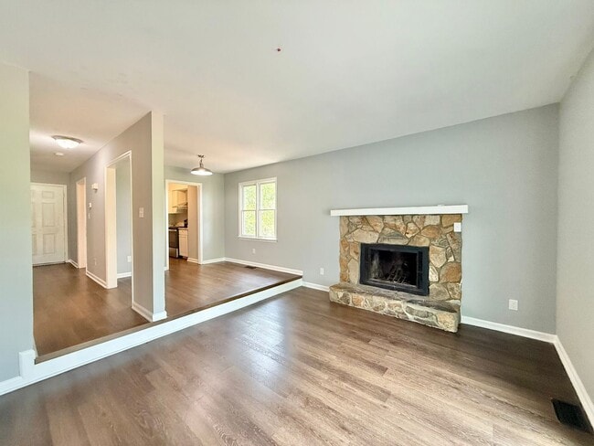 Building Photo - Recently Remodeled 3BD, 2.5BA Raleigh Town...