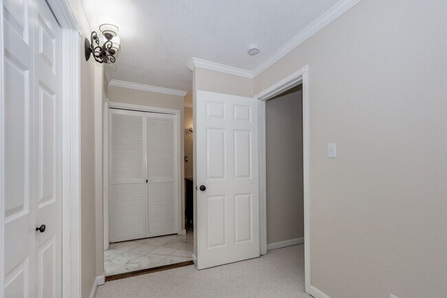 Building Photo - 1BR/1BA Pet-Friendly Top-Floor Condo with Bonus Room & Resort-Style Amenities | San Mateo | YouTu...