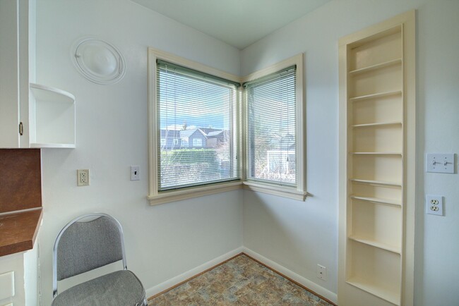 Building Photo - 3Bd/2Ba Seattle House