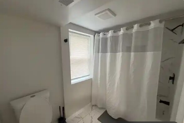 Building Photo - 1 Maple Ave